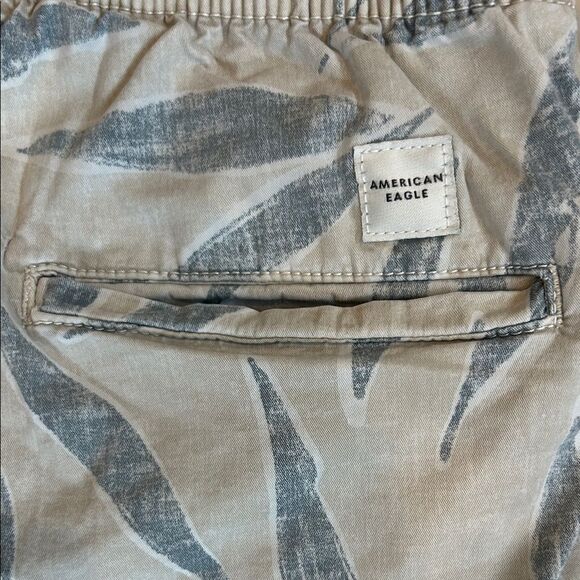 American Eagle Outfitters Leaf Print Shorts - Tan and Gray, Men’s Size XS - Picture 5 of 5
